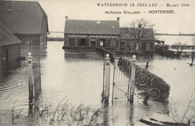 377-85 Watersnood in Zeeland - Maart 1906.. Gezicht op de overstroomde hofstede Stallaert te Hontenisse