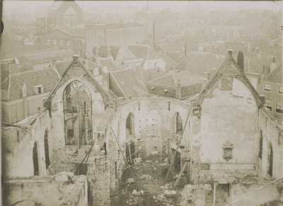 397-1 De Sint Jacobskerk te Vlissingen na de brand, genomen vanaf de toren