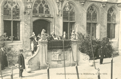 402-22 Onafhankelijkheidsfeest te Middelburg, 5 mei 1914 . Voorlezen van de proclamatie op het bordes van het stadhuis
