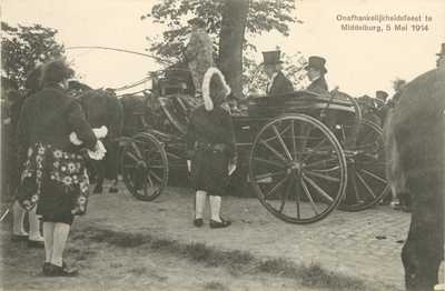 402-23 Onafhankelijkheidsfeest te Middelburg, 5 mei 1914 . Rijtuig met ambtenaren van het departement