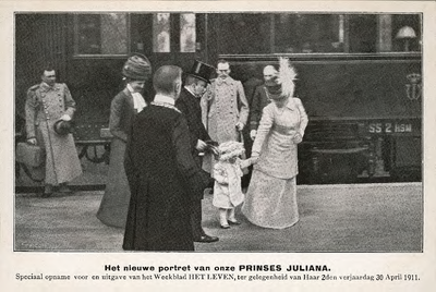 421-43 Het nieuwe portret van onze prinses Juliana. Prinses Juliana met prins Hendrik en koningin Wilhelmina op een ...