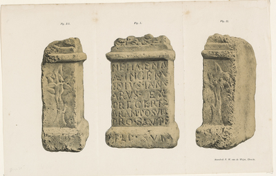 460 Een Nehalennia-altaarsteen, gevonden in 1870, met de zijkanten, gevonden in de duinen te Domburg