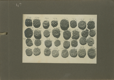 470-10 Afbeelding der verzameling munten en andere voorwerpen, gevonden te Domburg en bijeengebracht door den heer H.J. ...