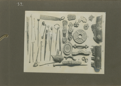 470-22 Afbeelding der verzameling munten en andere voorwerpen, gevonden te Domburg en bijeengebracht door den heer H.J. ...