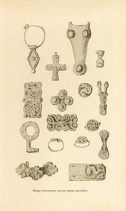 475 Bronzen voorwerpen, onder andere sleutels en ringen, gevonden circa 1890 op het strand van Domburg en geschonken ...