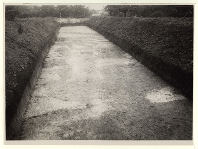 484 Een proefsleuf, gegraven in de Karolingische burg te Oost-Souburg in oktober 1939