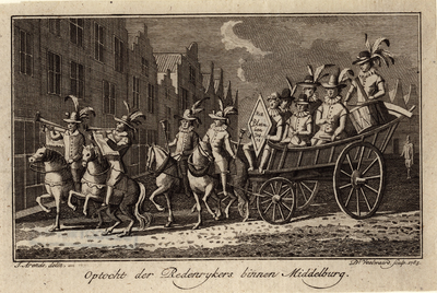 988 Optocht der Rederijkers binnen Middelburg. De leden van de Rederijkerskamer Het Bloemken Jesse op een kar te ...