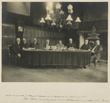 157 Het college van Gedeputeerde Staten van Zeeland in de vergaderzaal van Gedeputeerde Staten in de Abdij, vlnr. J.H. ...