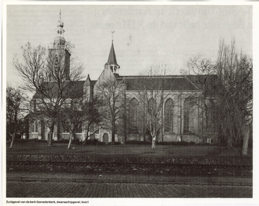 123-23 De Nederlandse Hervormde Sint Baafs kerk te Aardenburg, Zuidgevel van de kerk (benedenkerk, dwarsschipgevel, koor)