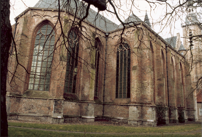 123-26 De achterzijde van de Nederlandse Hervormde Sint Baafs kerk te Aardenburg
