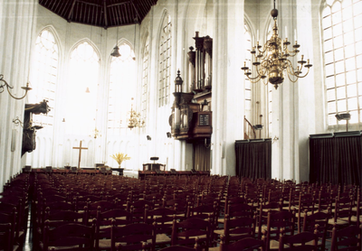 123-36 Het interieur van de Nederlandse Hervormde Sint Baafs kerk te Aardenburg na de restauratie