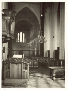 123-49 Het interieur van de Nederlandse Hervormde Sint Baafs kerk te Aardenburg