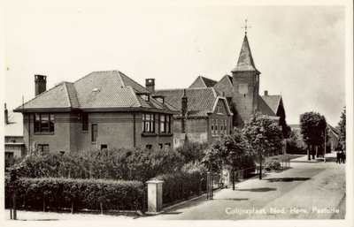 126-55 Colijnsplaat, Ned. Herv. Pastorie. De Nederlandse Hervormde kerk en pastorie te Colijnsplaat