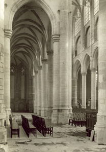 128-42 Interieur van de Nederlandse Hervormde Grote of Maria Magdalenakerk te Goes
