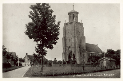 130-98 's Heer-Hendrikskinderen, Kerkplein. De Nederlandse Hervormde kerk te 's-Heer Hendrikskinderen
