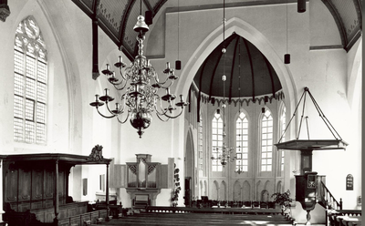 131-129 Ned. Hervormde of Geerteskerk te Kloetinge. Interieur van de Nederlandse Hervormde kerk te Kloetinge