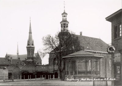 136-24 Oostburg, Ned. Herv. Kerk en R.K. Kerk. De voormalige Nederlandse Hervormde kerk te Oostburg
