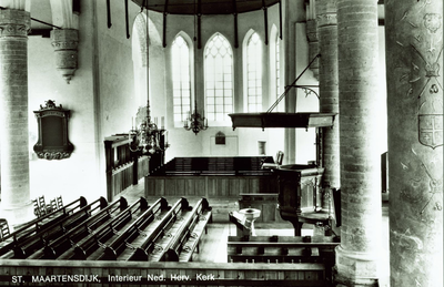 138-159 Interieur van de Nederlandse Hervormde kerk te Sint Maartensdijk