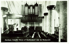 140-5 Zierikzee, Interieur Kleine of Gasthuiskerk vóór de Restauratie. Interieur van de Nederlandse Hervormde kerk te Tholen