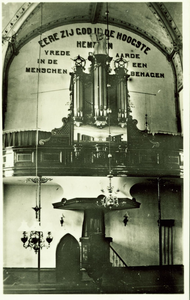 142-117 Yerseke - Ned. Herv. Kerk (Orgel en preekstoel). Interieur van de Nederlandse Hervormde kerk te Yerseke