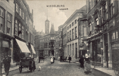10048 Middelburg Langedelft. Gezicht in de Lange Delft met voorbijgangers met rechts café-restaurant De Gouden Sonne en ...