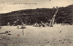 10243 In de Duinen te Renesse bij te trap. Badgasten op het strand bij de trap in de duinen bij Renesse