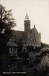 10254 Renesse. Slot Moermond. Gezicht op kasteel Moermond te Renesse en een deel van de gracht met theekoepel, van het oosten