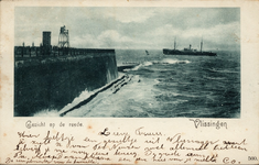 10446 Gezicht op de reede. Vlissingen. Gezicht op het Keizersbolwerk en een schip op de rede van Vlissingen bij storm