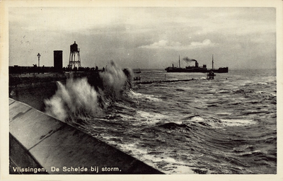 10468 Vlissingen. De Schelde bij storm. Gezicht op het Keizersbolwerk en een schip op de rede van Vlissingen bij storm