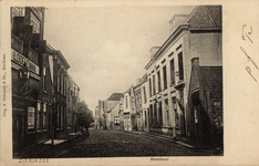 10481 Zierikzee Meelstraat. Gezicht in de Meelstraat te Zierikzee, met links de fabriek van meel en veevoeder van L. Doeleman
