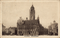 10804 Stadhuis Middelburg. Gezicht op het stadhuis en aangrenzende panden aan de Grote Markt te Middelburg