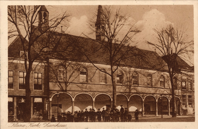 10854 Kleine, Kerk, Zierikzee. De Gasthuiskerk en Beurs aan het Havenplein te Zierikzee
