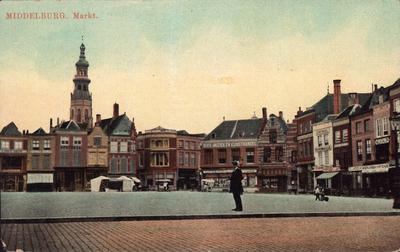 10863 Middelburg. Markt. Gezicht op een deel van de Grote Markt te Middelburg naar de hoek Burg-Lange Delft en ...