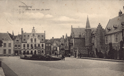 10912 Middelburg Balans met Soc. St. Joris . Gezicht op de Balans te Middelburg met fontein, Sint Jorisdoelen en een ...