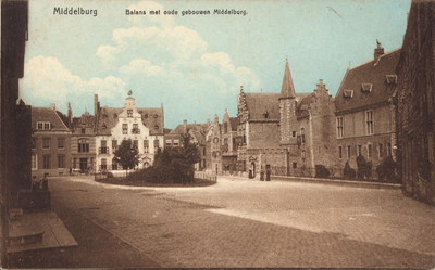 10913 Middelburg Balans met oude gebouwen Middelburg. Gezicht op de Balans te Middelburg met plantsoen, Sint ...