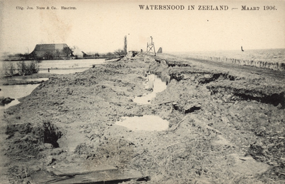 10957 Watersnood in Zeeland - Maart 1906. De dijk te Kloosterzande aan de Westerschelde na de watersnoodramp