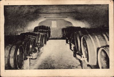 11077 Kelder (Gedistilleerd). Een wijnkelder. Reclamekaart van C.Ch. Sturm, handel in wijnen en gedistilleerd te Hoofdplaat
