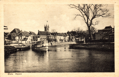 11087 De haven te Sluis met de boot Sluis-Brugge bij de aanlegplaats en een deel van de Kade
