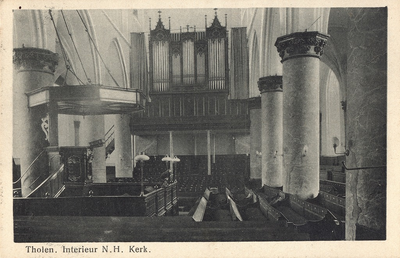 11219 Tholen. Interieur N.H. Kerk. Het interieur van de Nederlandse Hervormde kerk te Tholen