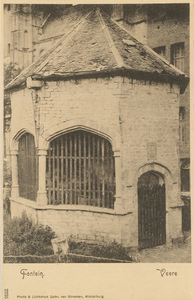 1177 Fontein. Veere. De cisterne bij de Grote Kerk aan de Oudestraat te Veere