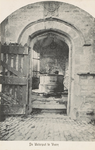 1186 De Waterput te Veere. De toegangsdeur in de Cisterne bij de Grote Kerk te Veere