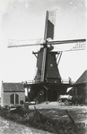 1223 De molen van C. de Visser in de Molenpolder aan de oostzijde van Vrouwenpolder, voordat deze op 19 januari 1930 ...