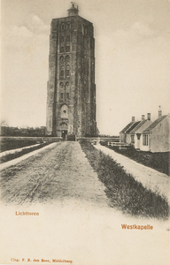 1316 Lichttoren Westkapelle. De vuurtoren van Westkapelle vanuit de Zuidstraat (toen Zuidkerkepad) gezien