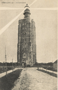 1326 Westkapelle - Vuurtoren. De vuurtoren van Westkapelle met uitwerpend licht