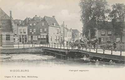 1523 Middelburg Vlissingsch wagenplein. Gezicht op het Vlissings Wagenplein te Middelburg met boomstammen in het water