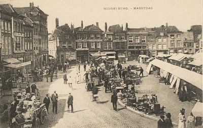 1535 Middelburg - Marktdag. Gezicht op de weekmarkt op de Markt te Middelburg