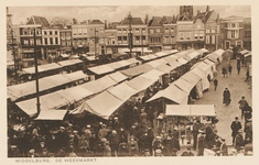 1565 Middelburg. De Weekmarkt. Gezicht op de weekmarkt op de Grote Markt te Middelburg in de richting van de Lange Burg