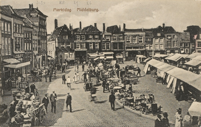 1583 Marktdag Middelburg. De weekmarkt op de Grote Markt te Middelburg gezien in de richting van de Korte Giststraat