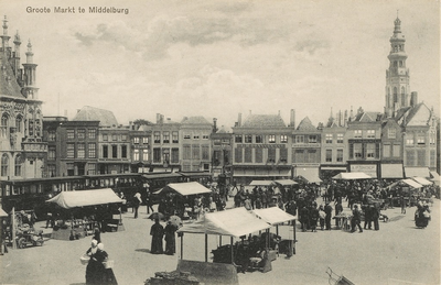 1595 Groote Markt te Middelburg. De weekmarkt op de Grote Markt te Middelburg en de tram