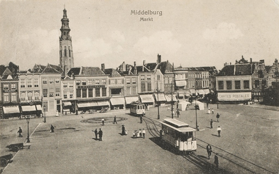1599 Middelburg Markt. Gezicht vanuit het stadhuis op de Grote Markt te Middelburg met de tram